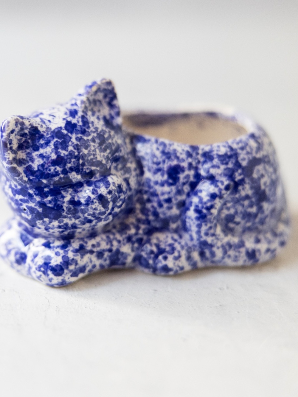 Vintage Enesco Taiwan blue cat spongeware spatterware planter candle holder